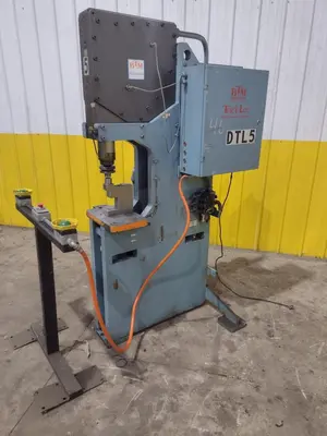 20 TON BTM MODEL #P20F TOG-L-LOC AIR TOGGLE SHEET METAL PRESS: YOBRO #24795