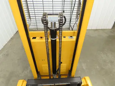 Used ULINE _UNKNOWN_ Pallet Lifters Indiana US | Arrow Industrial #1366960