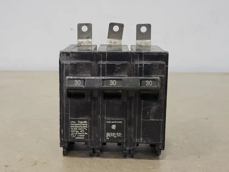 Used SIEMENS BL330 Switchgears British Columbia CA | Lenmark #239981