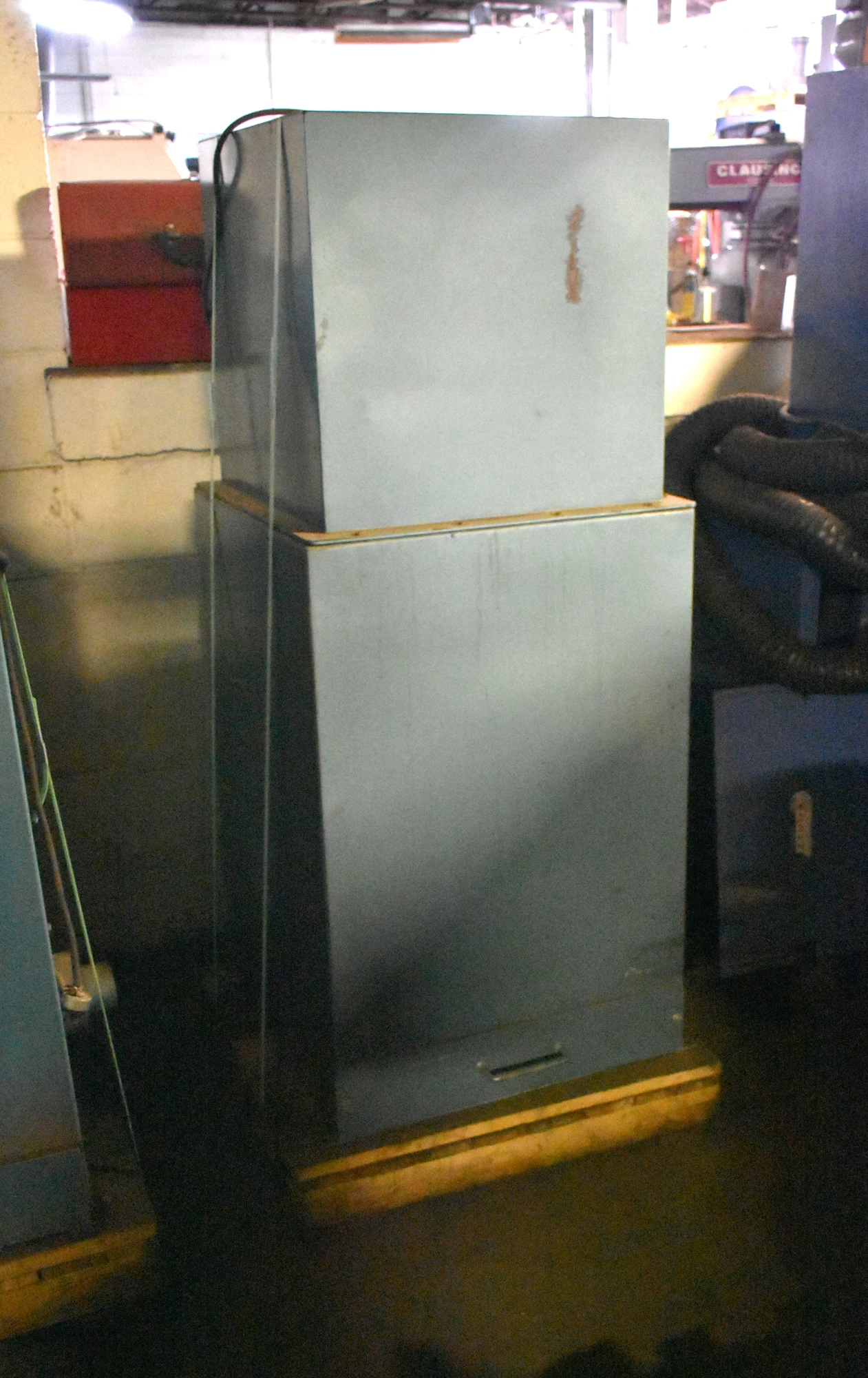INDUSTRIAL FLOOR STANDING DUST COLLECTOR w/SINGLE PHASE ELECTRICS