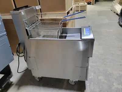 Used Pitco SSH55 Gas Fryer - (1) 50 Lb. Vats, Floor Model, Natural Gas