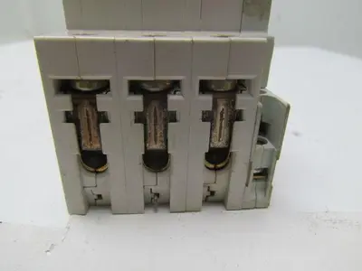 SIEMENS 5SX2 B40 40A 3 pole circuit breaker
