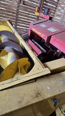 NEW HOLLAND FP230 chopper | Iron Listing (86)