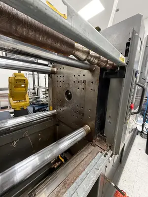 2005 MILACRON ROBOSHOT SiB-110 Injection Molding Horizontal/Vertical | Machinery Network (7)