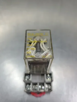 SQUARE D RSD4M1P14V53 Ser C Relay w/8501NR45 Base. 4E-35