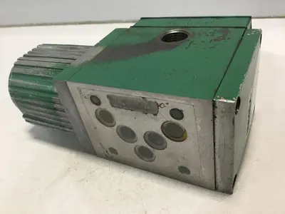USED YUKEN DSG-03-2B3-RQ115-4025