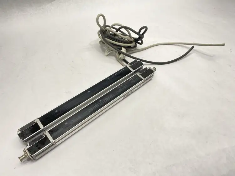 Used KEYENCE SAFETY LIGHT CURTAIN MAIN UNIT SET 16 OPTICAL AXES CUT CORDS Light Curtains & Grids Michigan US | Maverick Industrial Sales #1093038