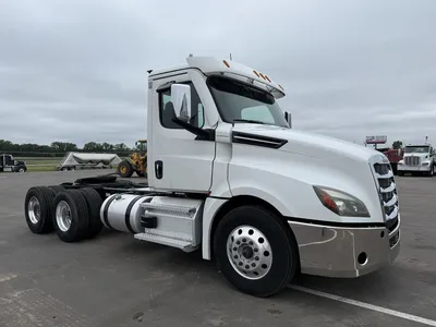 Used 2021 FREIGHTLINER CASCADIA Conventional trucks Minnesota US | Carco Truck & Equipment #1513692