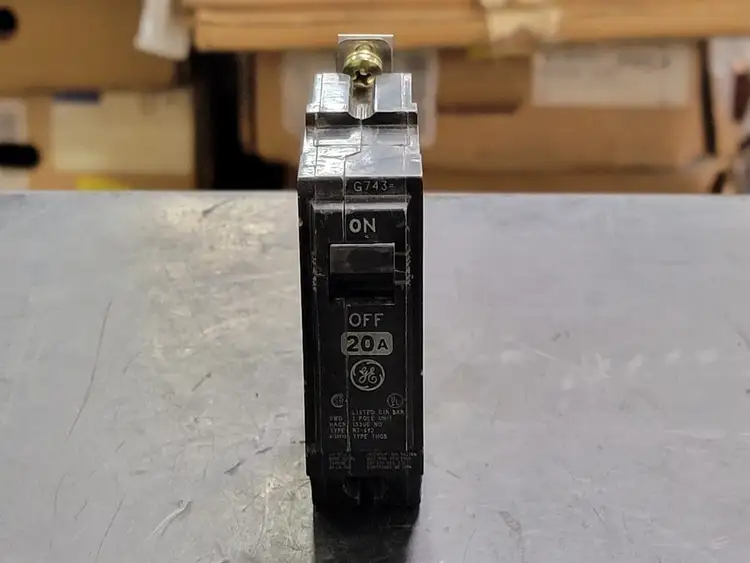Used GENERAL ELECTRIC THQB120 Switchgears British Columbia CA | Lenmark #241527