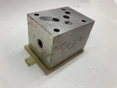 USED SUN HYDRAULICS 6072-02Y-Y24