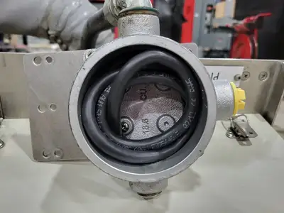 0-400 kPa Pressure Gauge Assembly w/ Windowed Enclosure