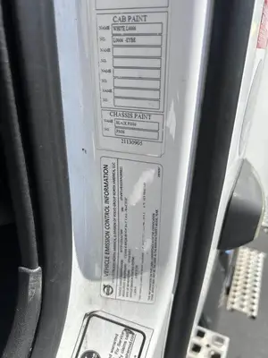 USED 2022 VOLVO VNR42T300