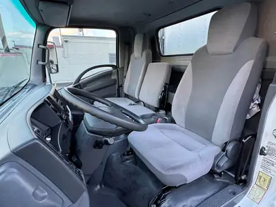 Used 2019 ISUZU NQR Reefer Trucks Florida US | Truck and Van Outlet #1509201
