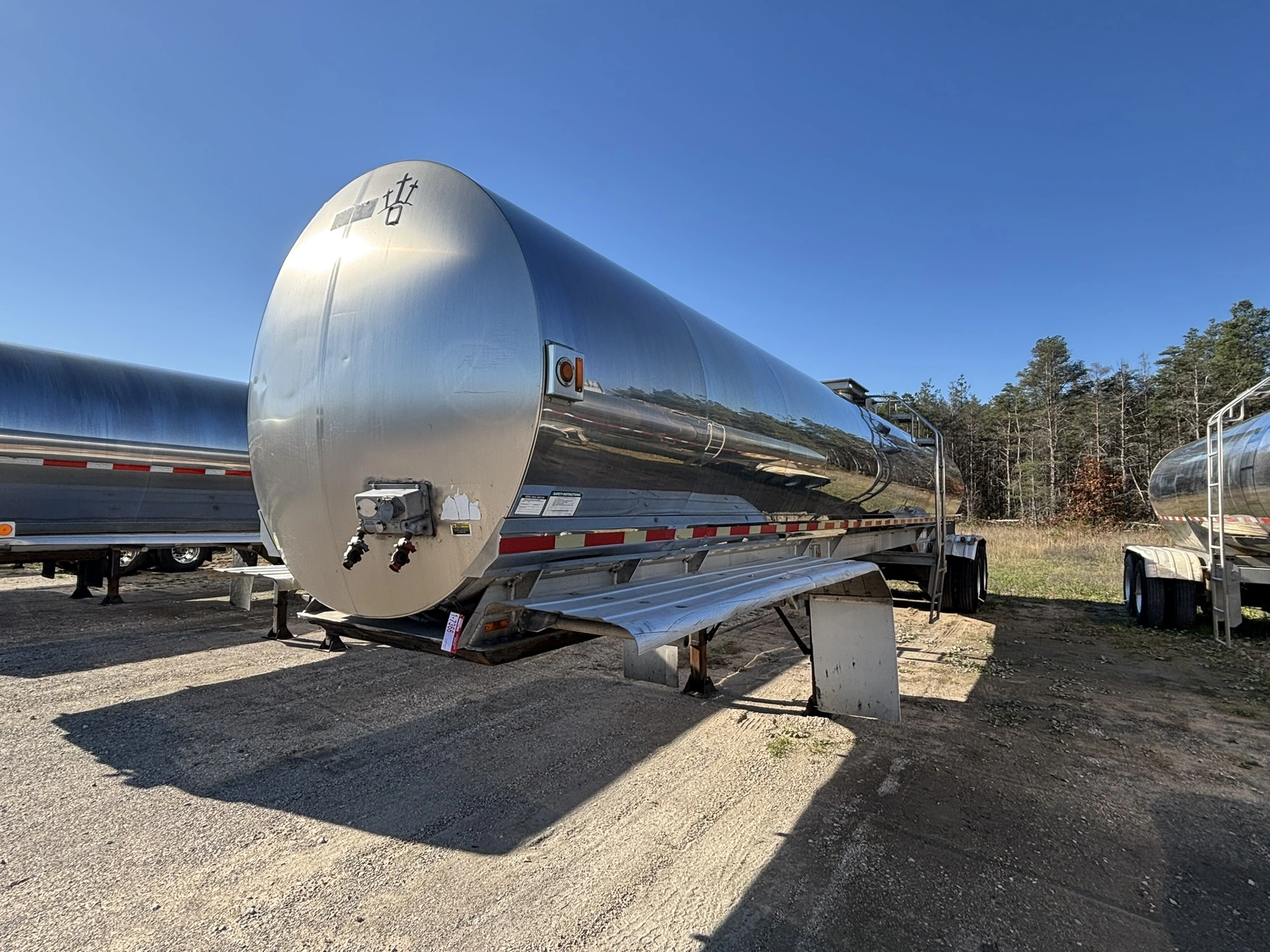 Used 2009 WALKER MILK TANKER TRAILER Liquid Supply Trailers Michigan US | Miedema Asset Management Group #1709522