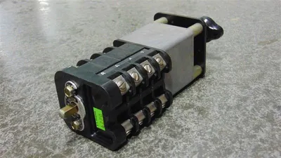 General Electric D4A04T1F1V1 SBM Rotary Switch Used