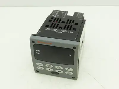 Honeywell UDC2500 Digital Temperature Controller DC2501-CE-0A00-200-00000-00-0