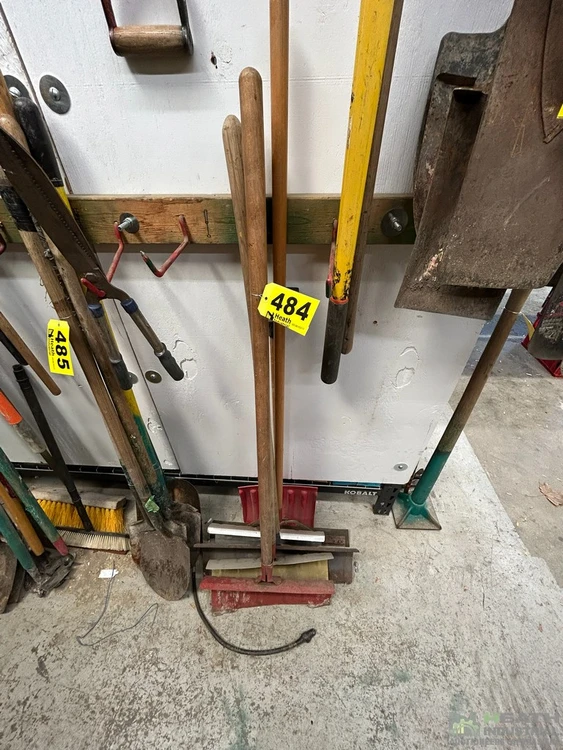 Used _UNKNOWN_ ASSORTED SNOW SHOVELS Snow Removal & Equipment Illinois US | Heath Industrial Auction Services #1380015