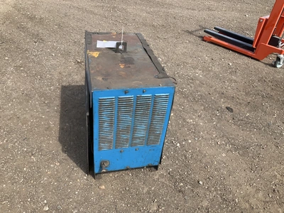 Miller CP-300 constant voltage DC arc welding power source, no leads or power wires, side panel is n...