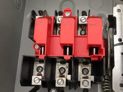 Siemens GNF322 Safety Switch Disconnect Non Fusible 60A 240VAC 250VDC HP Rated