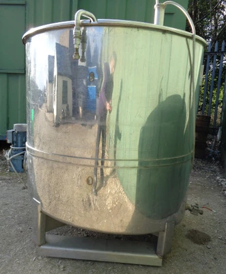1,100L S/S Vertical Mixing Tank