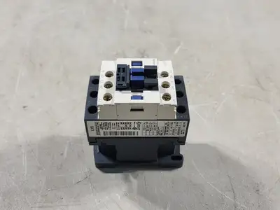 32 Amp, 3 Pole, 2 NO + 2 NC, 115 VAC Coil Contactor C05F7