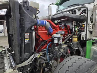 USED 2023 PETERBILT 389