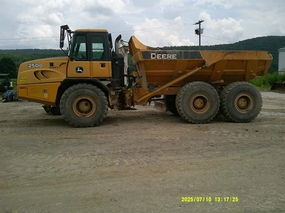Used 2014 DEERE 250D II Articulated Dump Trucks New York US | Beck Equipment #1509308