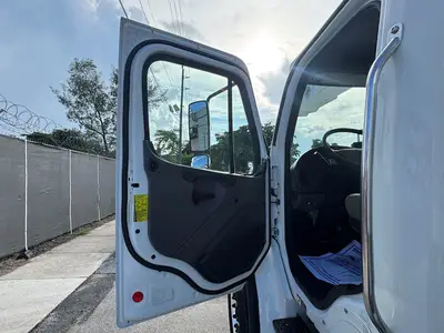 Used 2018 FREIGHTLINER M2 106 Tractors & Trailers Florida US | Truck and Van Outlet #1506268