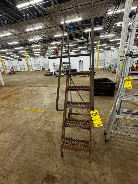 Used _UNKNOWN_ _UNKNOWN_ Ladders North Carolina US | Myron Bowling Auctioneers Inc #1543429