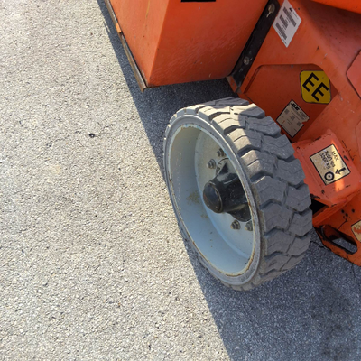 USED 2011 JLG E400AJPN