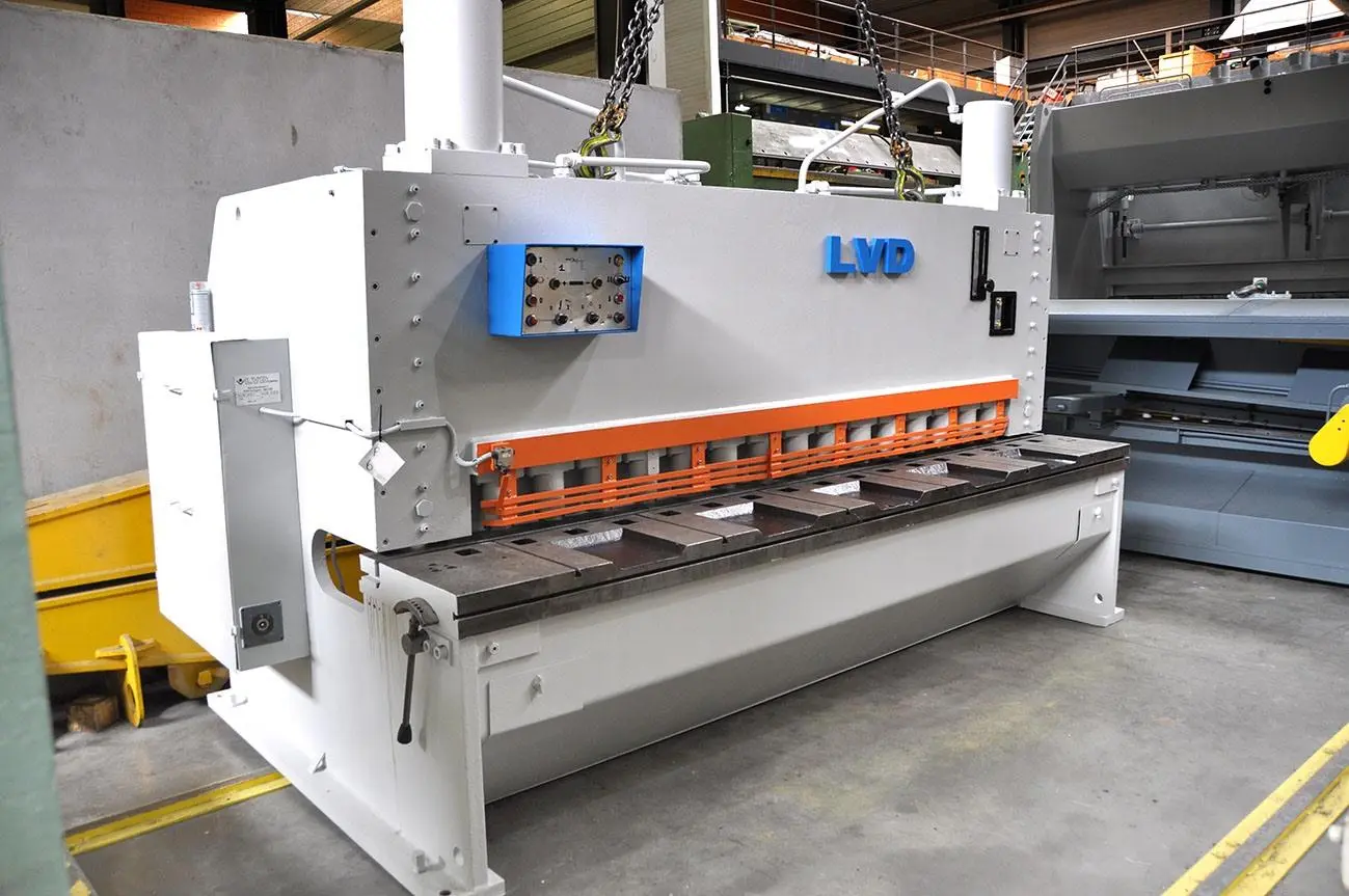 USED LVD MVC 3100 X 12 MM
