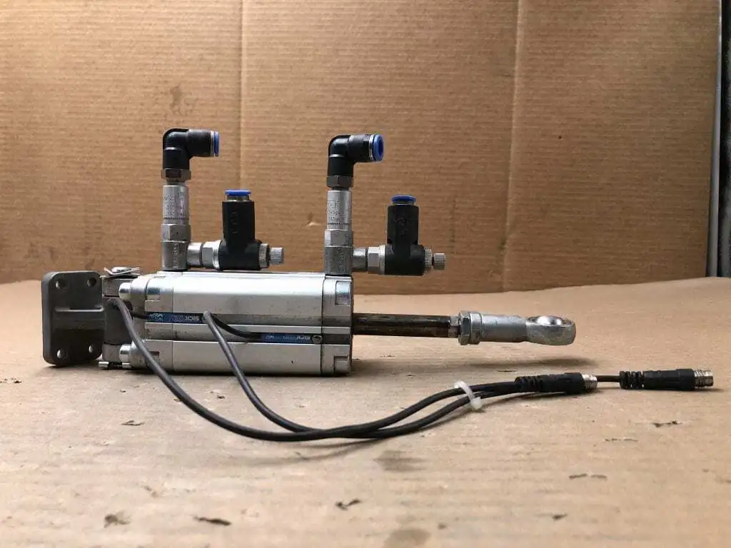 FESTO ADVU-32-60-A-P-A Pneumatic Air Cylinder ; 14.5PSI 32mm Bore 60mm Stroke