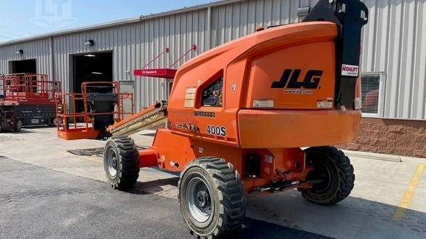 USED 2022 JLG 400S