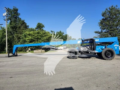 USED 2025 GENIE GTH844