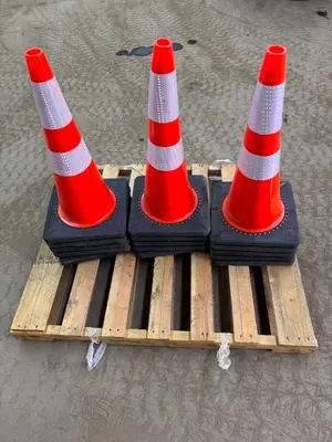 UNUSED (15) TRAFFIC CONES