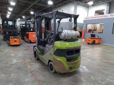 USED 2021 CLARK S32C