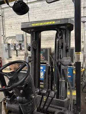 USED CATERPILLAR ELECTRIC FORKLIFT