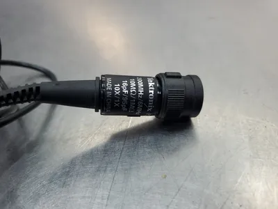 Tektronix P2220 200Mhz/6MHz 10M/1MΩ 16pF/95pF Voltage Probe. 5E-17