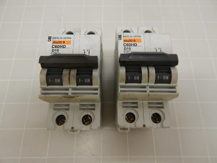 Used MERLIN GERIN _UNKNOWN_ Circuit Breakers Texas US | OCO Industrial #1676981