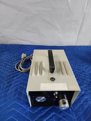 FIBER OPTIC ILLUMINATOR