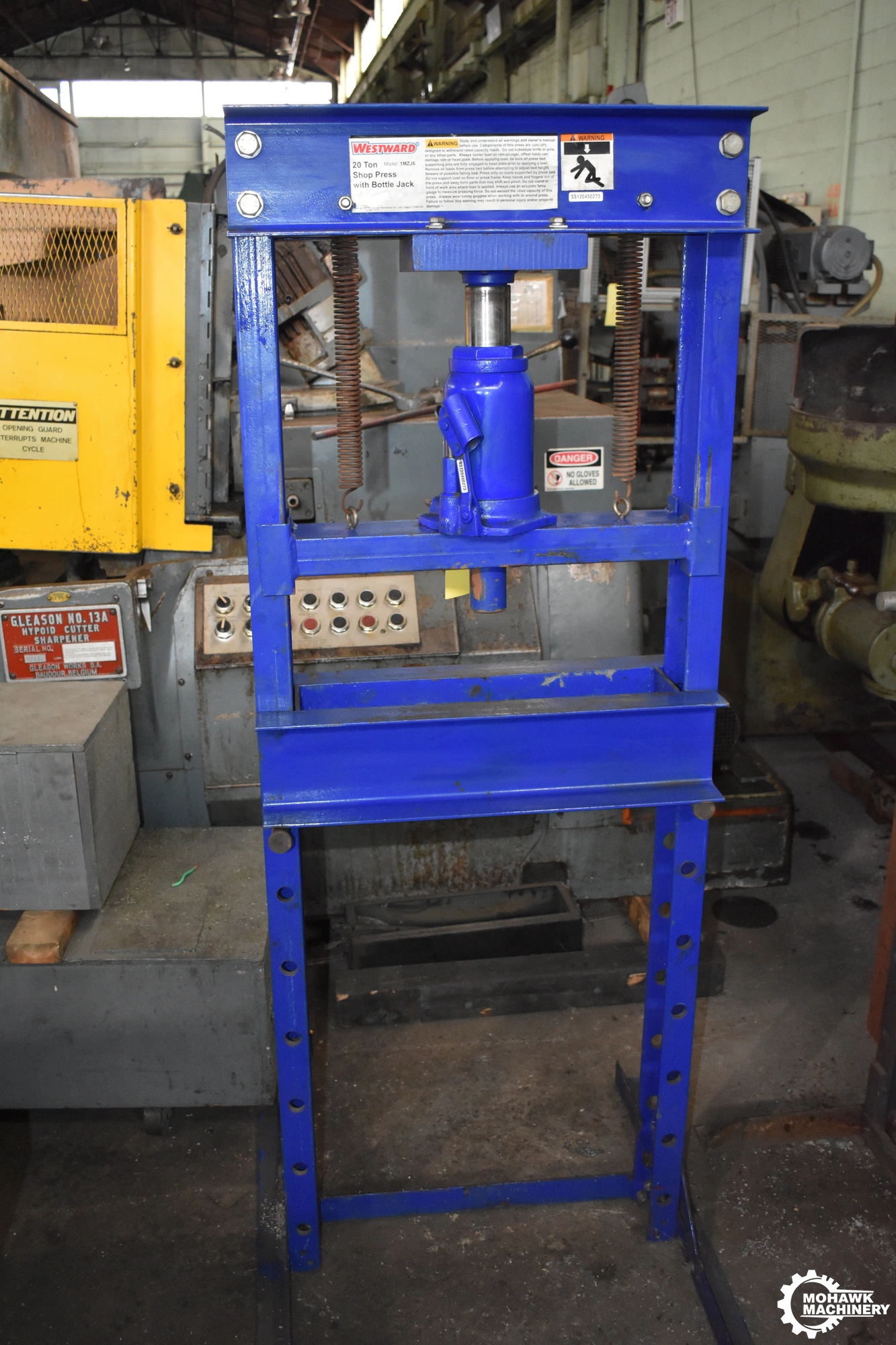 20 TON WESTWARD “3ZC63G” H-FRAME HAND OPERATED HYDRAULIC SHOP PRESS W/BOTTLE JACK PUMP