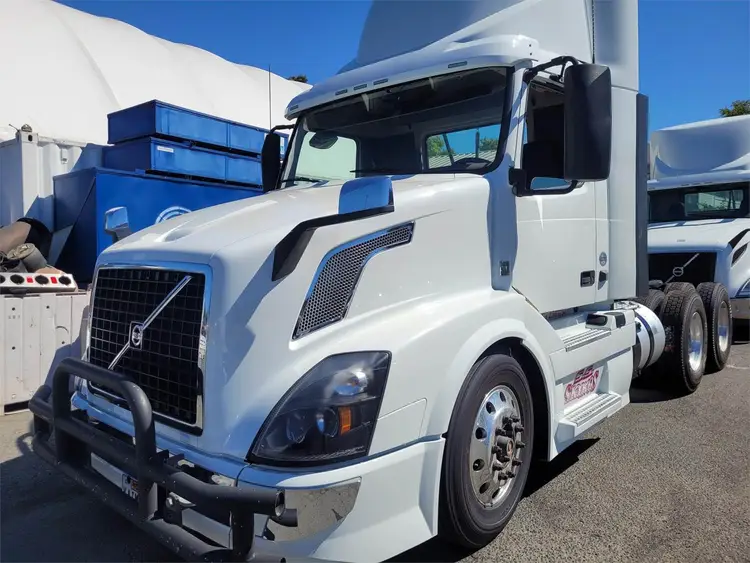 Used 2017 VOLVO VNL64T300 Conventional trucks California US | Ben Kaplan Equipment #1182487