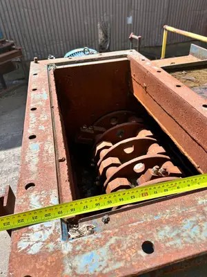HEAVY-DUTY INDUSTRIAL HAMMER MILL, 40" X 18" FEED, 200 HP WEG TEFC MOTOR