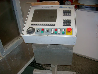USED 2000 MILLTRONICS VM30