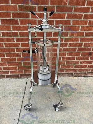 USED MILLIPORE QUIKSCALE 200/550 CHROMATOGRAPHY COLUMN 17 LITER  CAT # GA201711