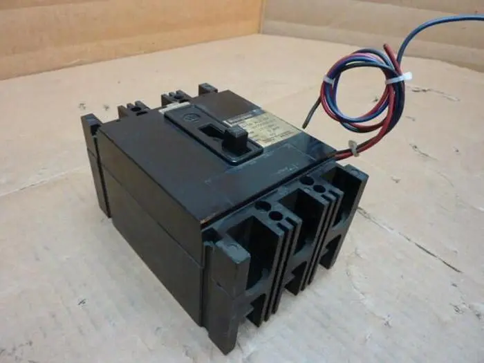 Used WESTINGHOUSE ...4975D71G44 (CAN'T READ) Circuit Breakers Michigan US | Ideal Machinery #708386
