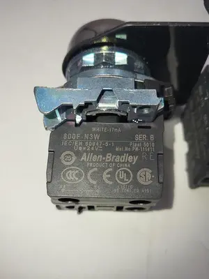 USED ALLEN-BRADLEY ALLEN BRADLEY GREEN PUSH BUTTON 800FM-LE3 CONTACT BLOCKS 800F-X10 & 800F-N3W