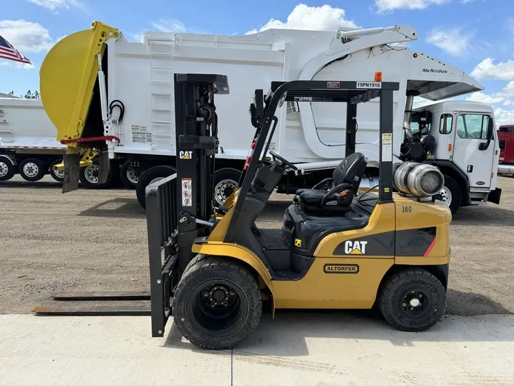 Used 2020 CATERPILLAR GP30N Internal Combustion Forklifts: Pneumatic Tire Minnesota US | Carco Truck & Equipment #1514171
