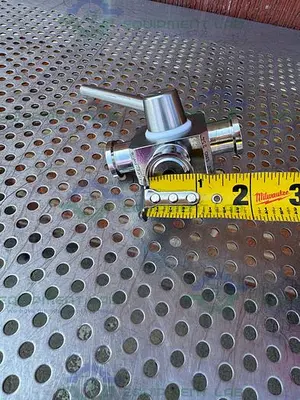 USED PHARMACIA DN6 AV SMO 254 4-WAY 316 VALVE 56-5758-00 W/ 1.2" SANITARY FITTING