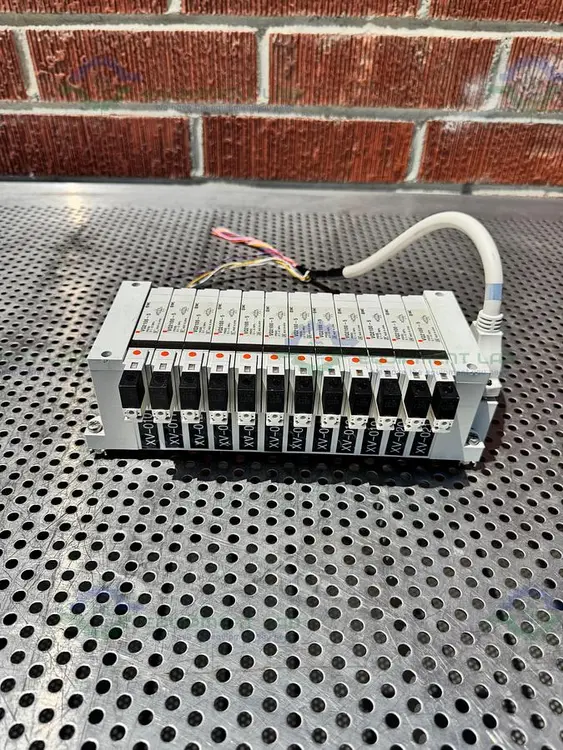 Used LOT OF 12 - SMC VQ2100-5 SOLENOID VALVE MANIFOLD 0.1-0.7 MPA Electronics & Components California US | Equipment Lab #1271596
